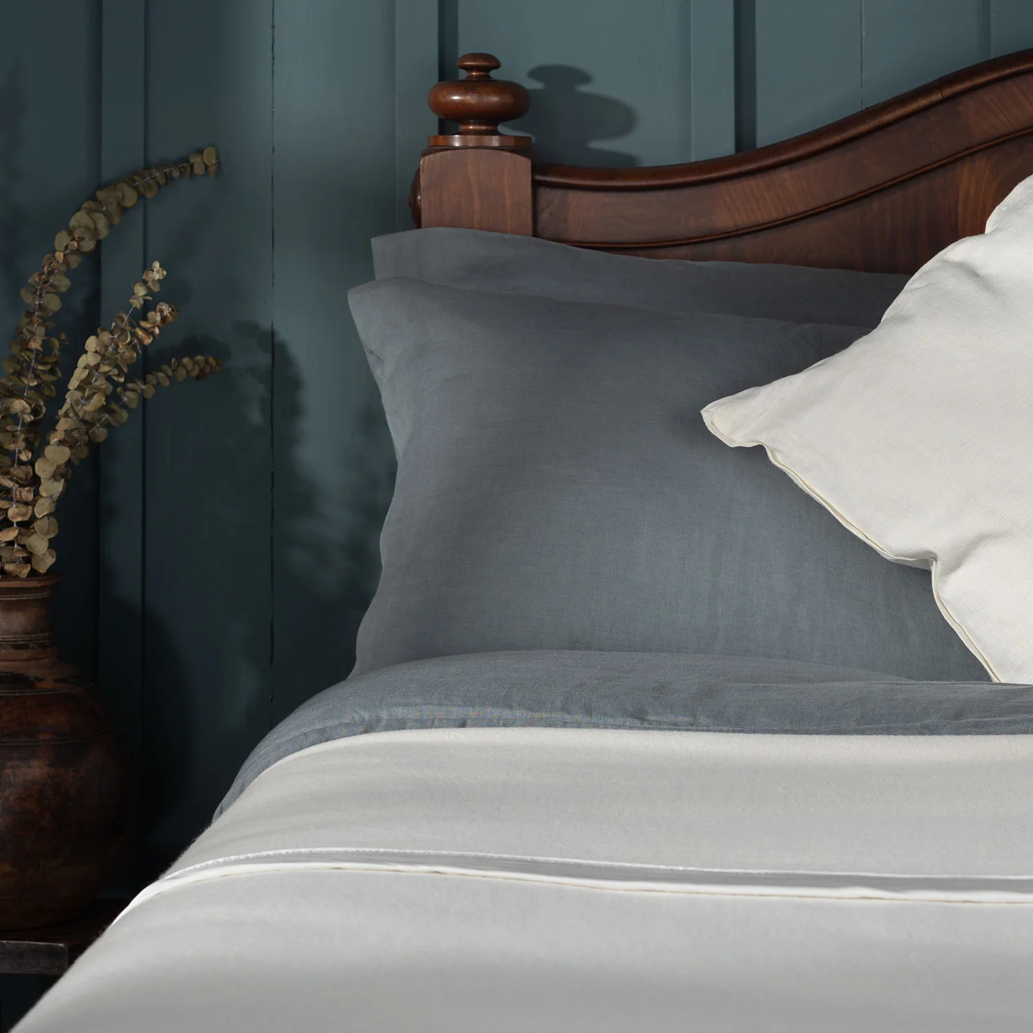 Atkinson Cashmere De Luxe Blanket - Image 9