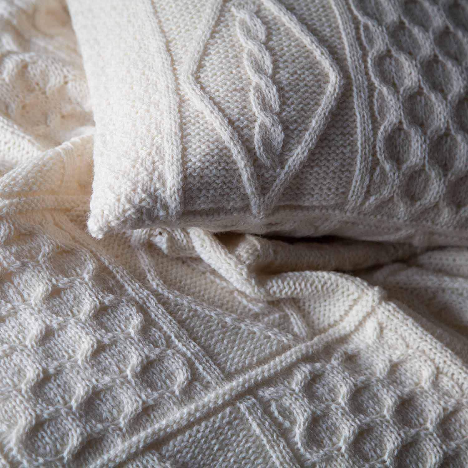 Chunky Aran Knit Throw Ecru - Image 6