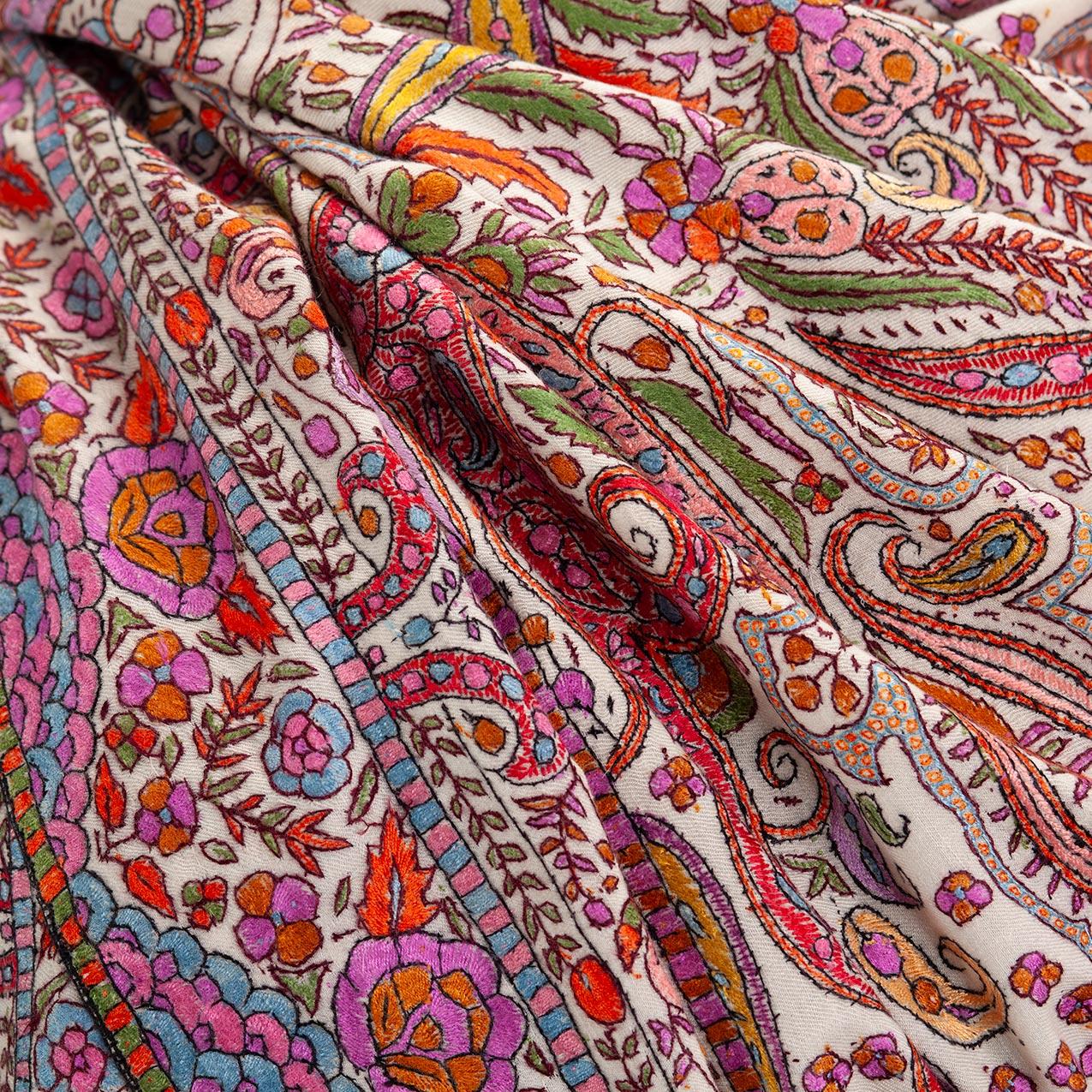 Hand Embroidered Jamawar Pashmina ' Tajmahal-The White Crown' - Image 3