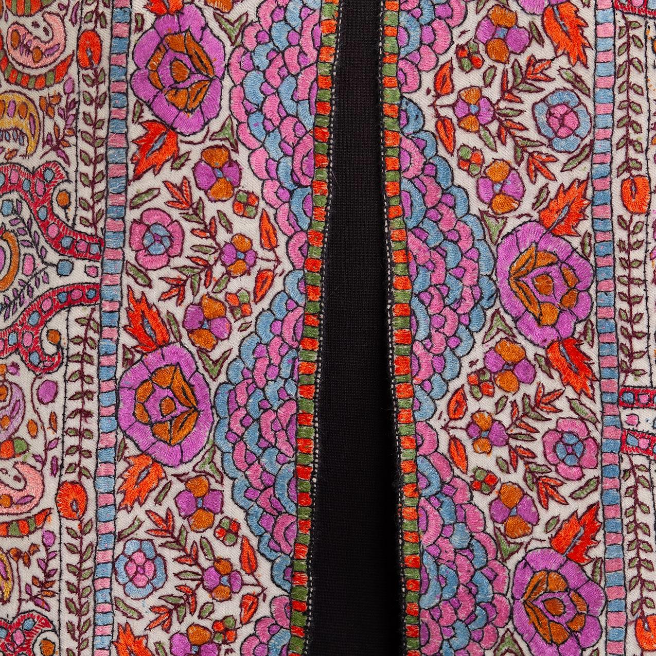 Hand Embroidered Jamawar Pashmina ' Tajmahal-The White Crown' - Image 8